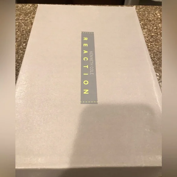 Kenneth Cole Women’s Black Leather Sneakers Size 8- New - Picture 7 of 9